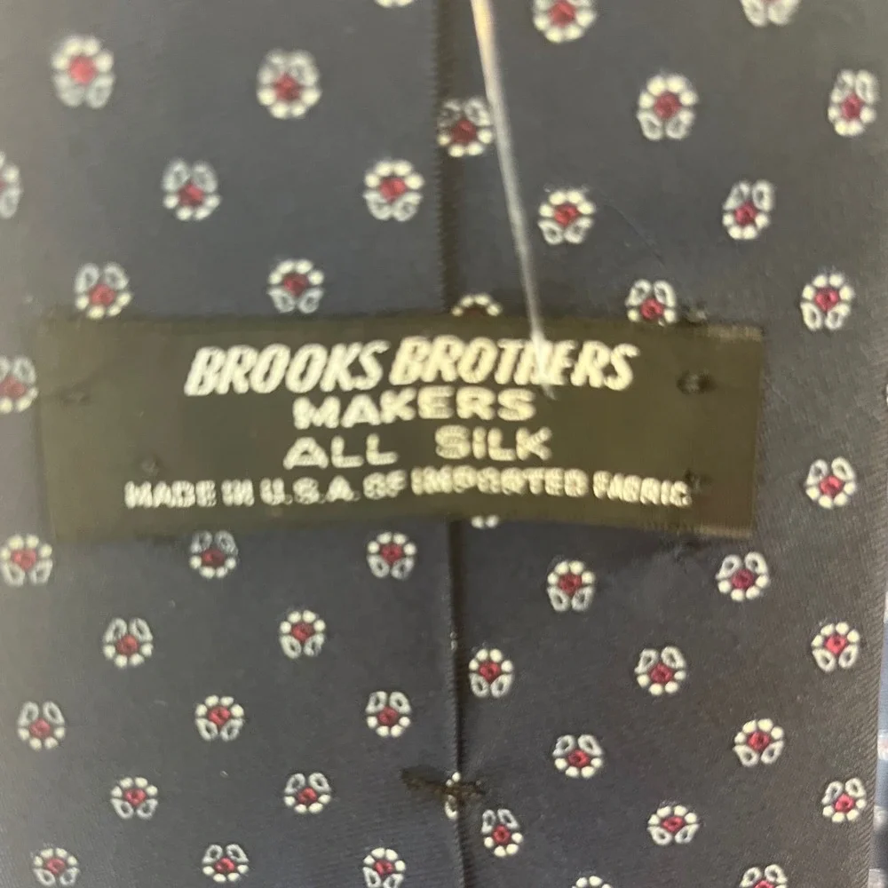 Brooks Brothers Makers Mens Navy Blue Silk Geometric Medallion Necktie USA Made‎